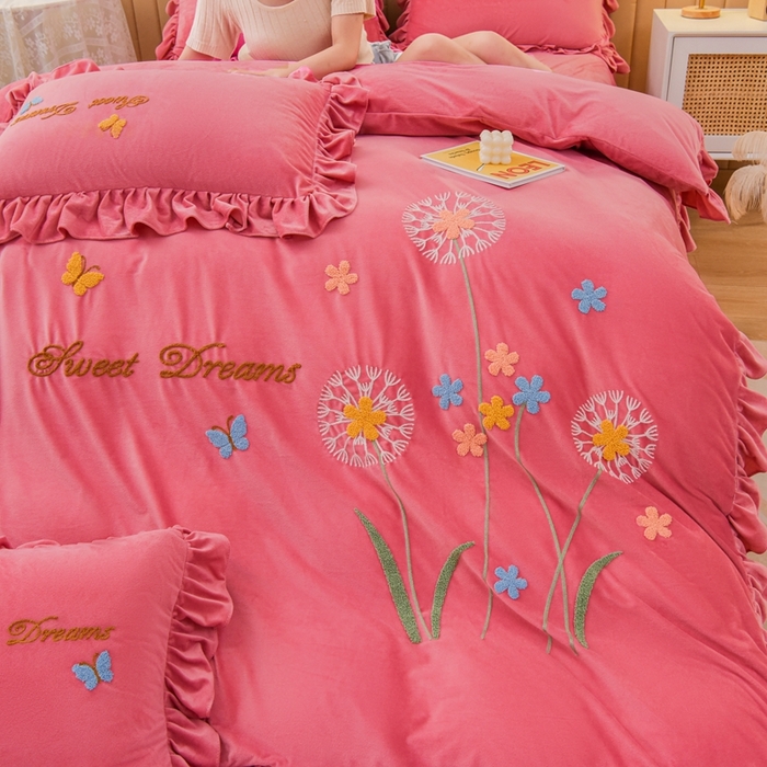 91家纺网 家纺一手货源 找家纺 （总）唐人居 2025新款宝宝绒毛巾绣花边四件套-蒲公英之恋