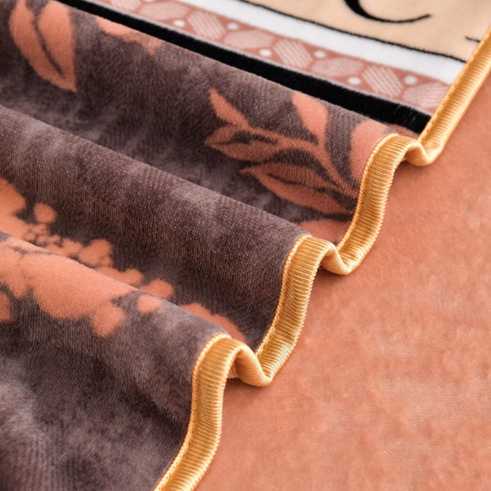 91家纺网 家纺一手货源 找家纺 芯诗曼2025新款8.5斤直播热款高克重牛奶绒法莱绒水晶金貂法莱绒四件套 黄金叶