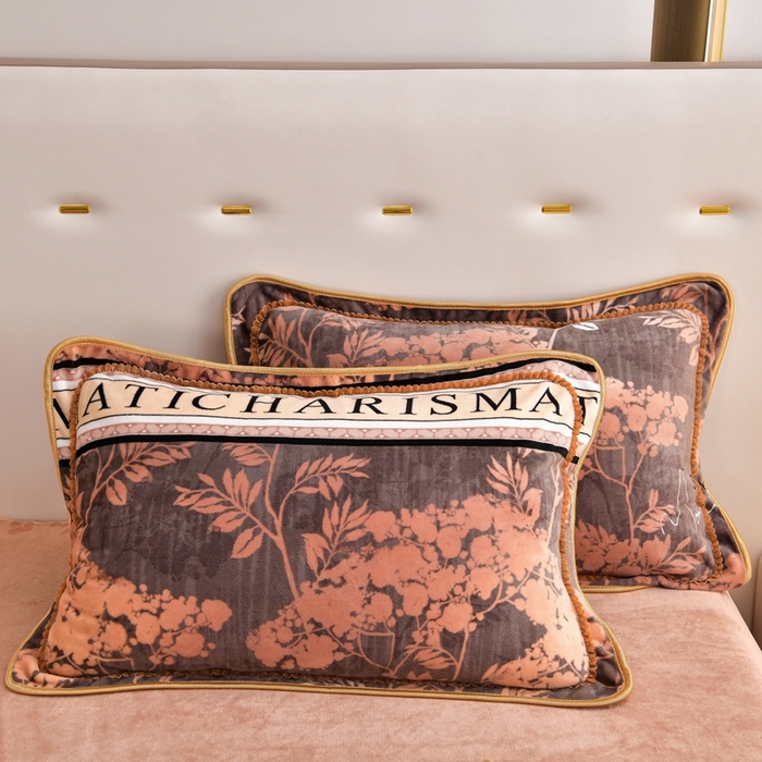 91家纺网 家纺一手货源 找家纺 芯诗曼2025新款8.5斤直播热款高克重牛奶绒法莱绒水晶金貂法莱绒四件套 黄金叶