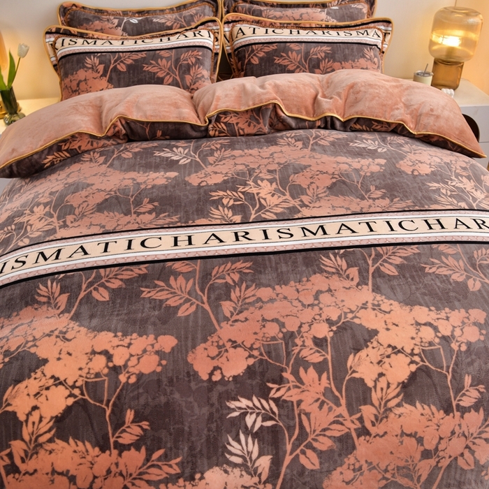 91家纺网 家纺一手货源 找家纺 芯诗曼2025新款8.5斤直播热款高克重牛奶绒法莱绒水晶金貂法莱绒四件套 黄金叶