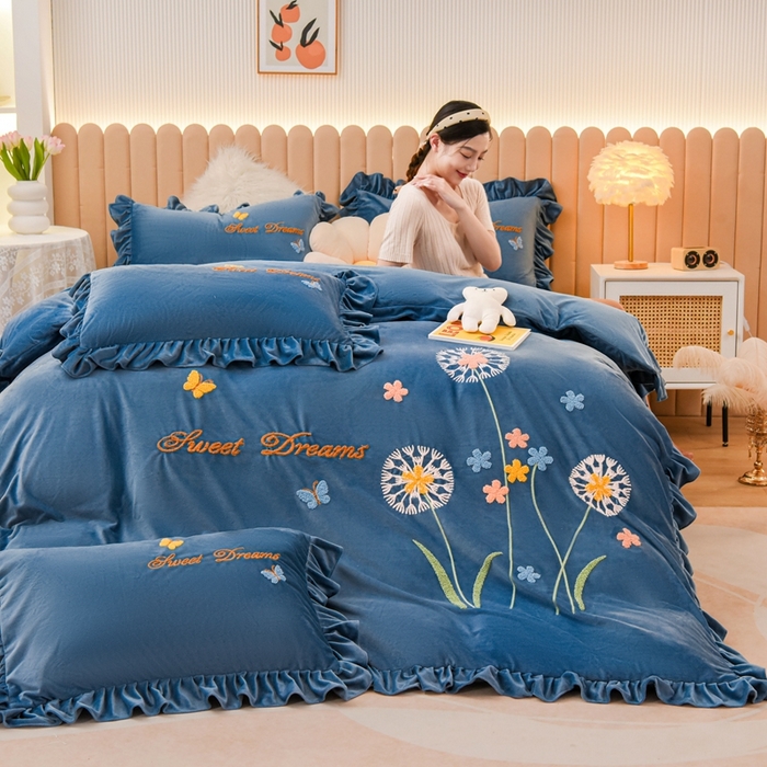 91家纺网 家纺一手货源 找家纺 （总）唐人居 2025新款宝宝绒毛巾绣花边四件套-蒲公英之恋