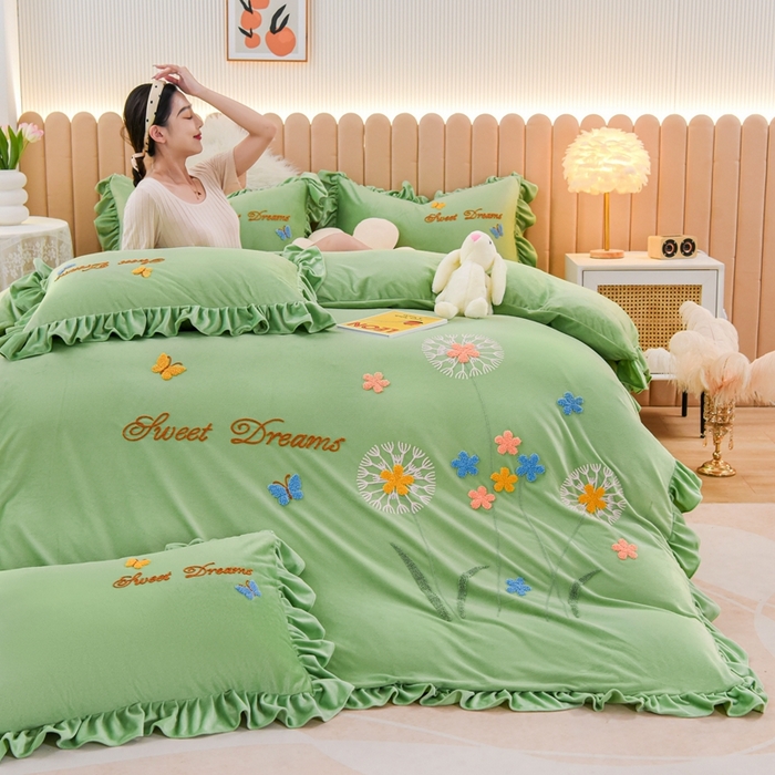 91家纺网 家纺一手货源 找家纺 （总）唐人居 2025新款宝宝绒毛巾绣花边四件套-蒲公英之恋