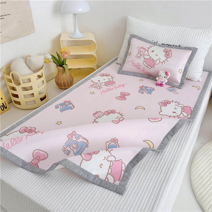 91家纺网 家纺一手货源 找家纺 萌宝家纺 2025新款三丽鸥凉感丝夏被凉席三件套幼儿园小学生宿舍系列 KT-猫