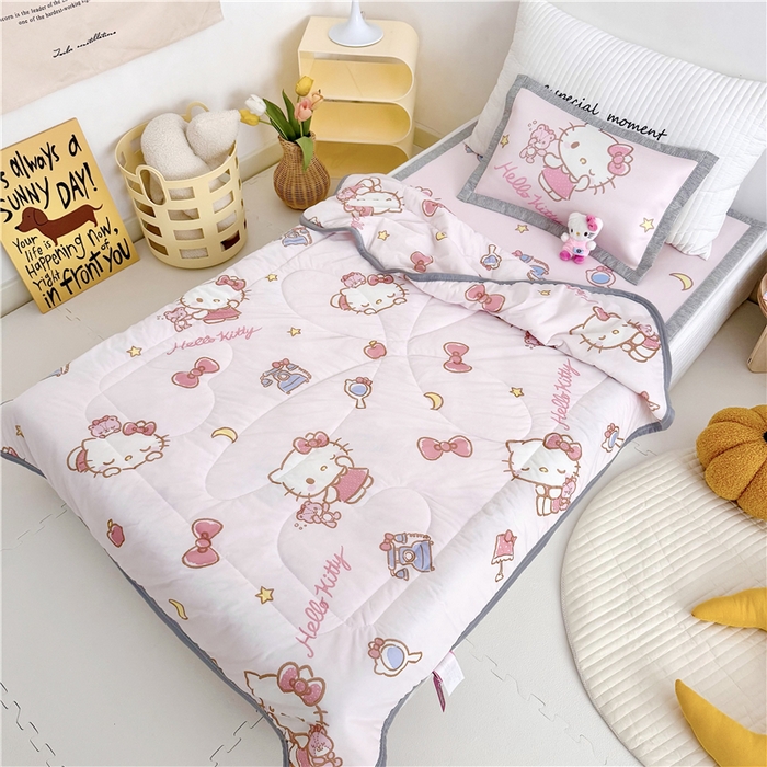 91家纺网 家纺一手货源 找家纺 萌宝家纺 2025新款三丽鸥凉感丝夏被凉席三件套幼儿园小学生宿舍系列 KT-猫