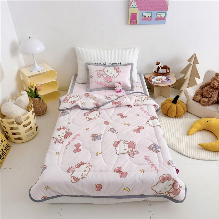 91家纺网 家纺一手货源 找家纺 萌宝家纺 2025新款三丽鸥凉感丝夏被凉席三件套幼儿园小学生宿舍系列 KT-猫