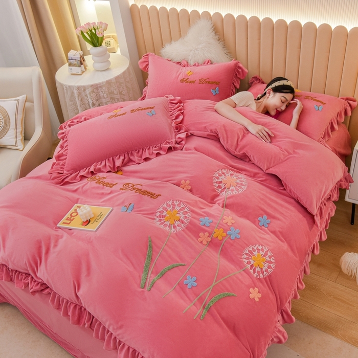 91家纺网 家纺一手货源 找家纺 唐人居 2025新款宝宝绒毛巾绣花边四件套-蒲公英之恋 蒲公英之恋-豆沙