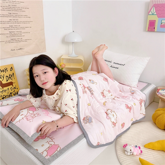 91家纺网 家纺一手货源 找家纺 萌宝家纺 2025新款三丽鸥凉感丝夏被凉席三件套幼儿园小学生宿舍系列 KT-猫