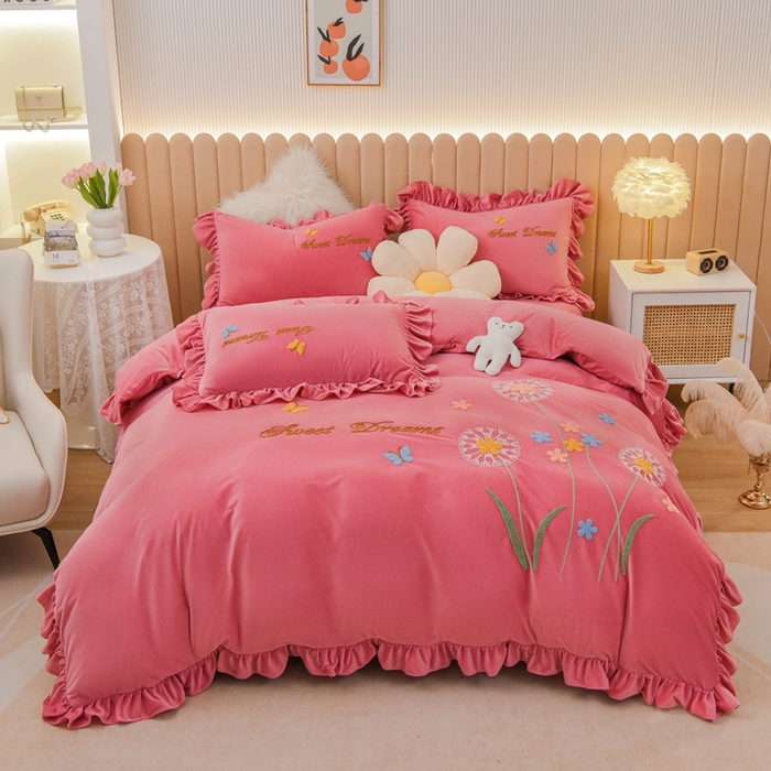 91家纺网 家纺一手货源 找家纺 唐人居 2025新款宝宝绒毛巾绣花边四件套-蒲公英之恋 蒲公英之恋-豆沙