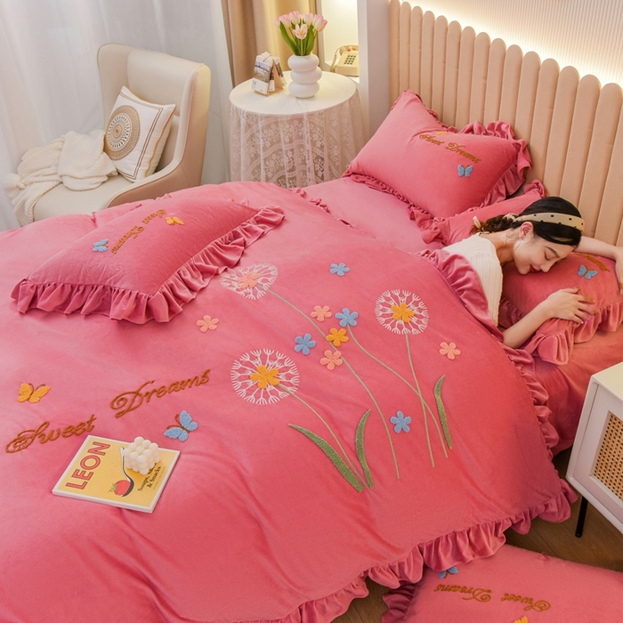 91家纺网 家纺一手货源 找家纺 唐人居 2025新款宝宝绒毛巾绣花边四件套-蒲公英之恋 蒲公英之恋-豆沙