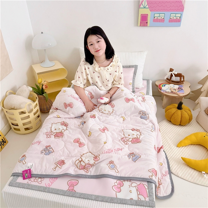 91家纺网 家纺一手货源 找家纺 萌宝家纺 2025新款三丽鸥凉感丝夏被凉席三件套幼儿园小学生宿舍系列 KT-猫