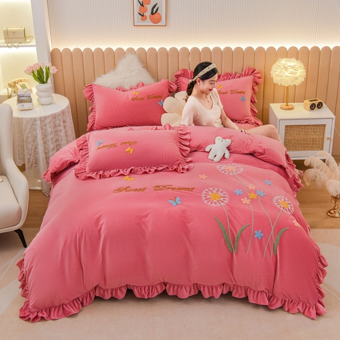 91家纺网 家纺一手货源 找家纺 唐人居 2025新款宝宝绒毛巾绣花边四件套-蒲公英之恋 蒲公英之恋-豆沙