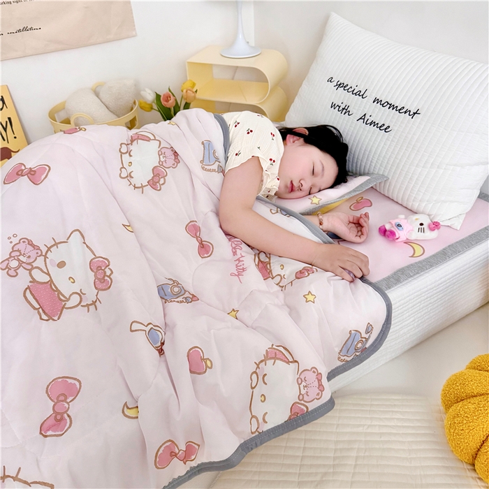 91家纺网 家纺一手货源 找家纺 萌宝家纺 2025新款三丽鸥凉感丝夏被凉席三件套幼儿园小学生宿舍系列 KT-猫