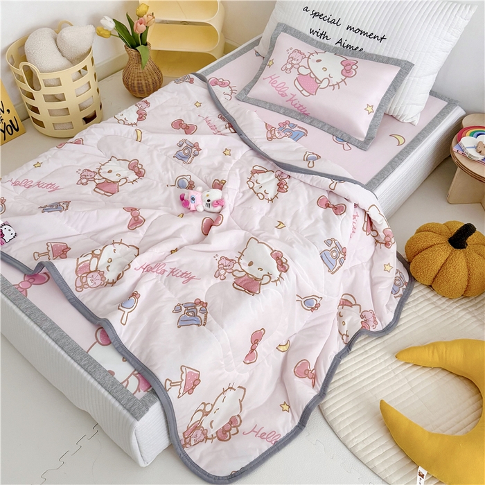 91家纺网 家纺一手货源 找家纺 萌宝家纺 2025新款三丽鸥凉感丝夏被凉席三件套幼儿园小学生宿舍系列 KT-猫