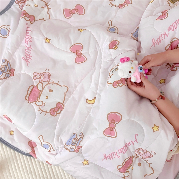 91家纺网 家纺一手货源 找家纺 萌宝家纺 2025新款三丽鸥凉感丝夏被凉席三件套幼儿园小学生宿舍系列 KT-猫