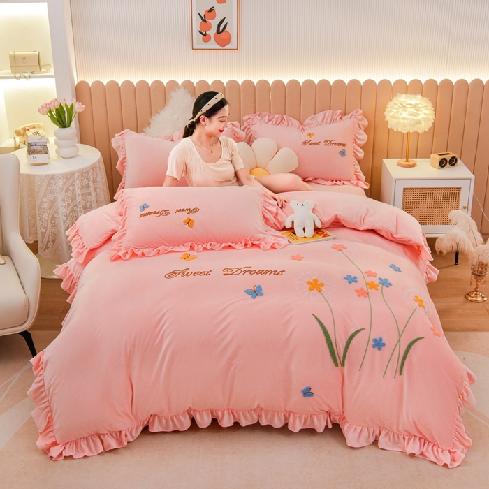 91家纺网 家纺一手货源 找家纺 唐人居 2025新款宝宝绒毛巾绣花边四件套-蒲公英之恋 蒲公英之恋-粉