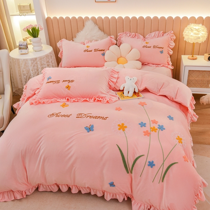 91家纺网 家纺一手货源 找家纺 唐人居 2025新款宝宝绒毛巾绣花边四件套-蒲公英之恋 蒲公英之恋-粉