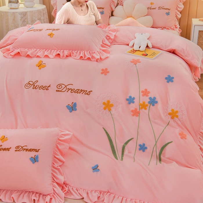 91家纺网 家纺一手货源 找家纺 唐人居 2025新款宝宝绒毛巾绣花边四件套-蒲公英之恋 蒲公英之恋-粉