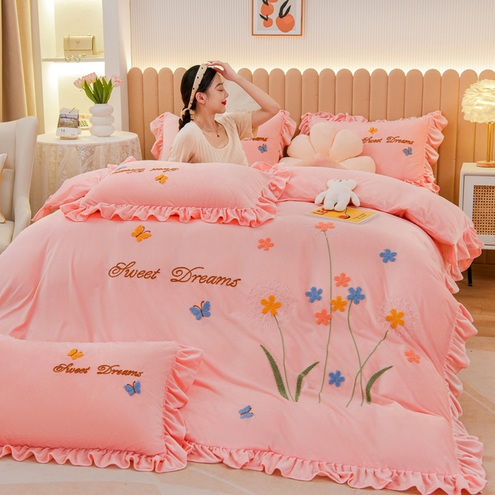 91家纺网 家纺一手货源 找家纺 唐人居 2025新款宝宝绒毛巾绣花边四件套-蒲公英之恋 蒲公英之恋-粉