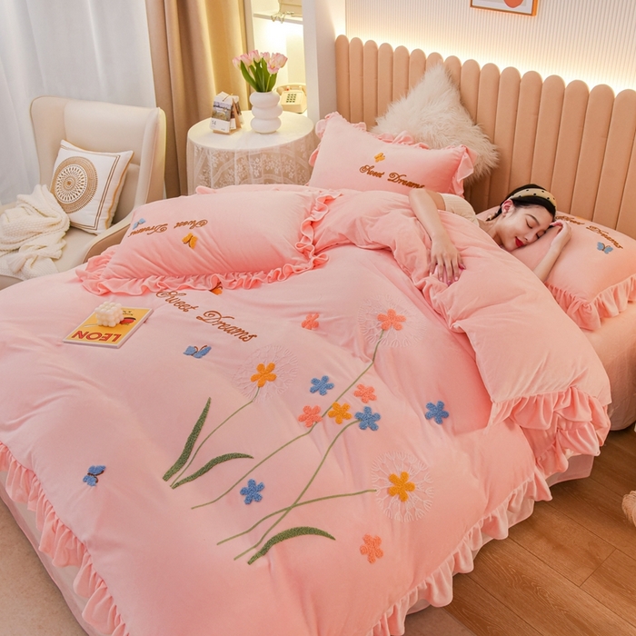 91家纺网 家纺一手货源 找家纺 唐人居 2025新款宝宝绒毛巾绣花边四件套-蒲公英之恋 蒲公英之恋-粉