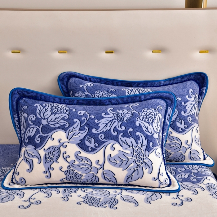 91家纺网 家纺一手货源 找家纺 芯诗曼2025新款8.5斤直播热款高克重牛奶绒法莱绒水晶金貂法莱绒四件套 琉璃花开