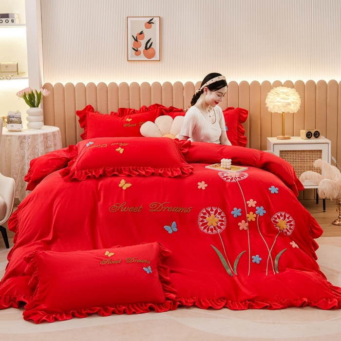 91家纺网 家纺一手货源 找家纺 唐人居 2025新款宝宝绒毛巾绣花边四件套-蒲公英之恋 蒲公英之恋-红