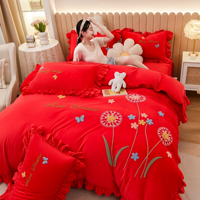 91家纺网 家纺一手货源 找家纺 唐人居 2025新款宝宝绒毛巾绣花边四件套-蒲公英之恋 蒲公英之恋-红