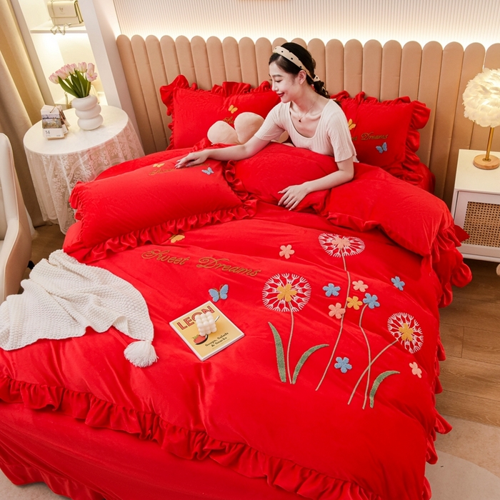 91家纺网 家纺一手货源 找家纺 唐人居 2025新款宝宝绒毛巾绣花边四件套-蒲公英之恋 蒲公英之恋-红