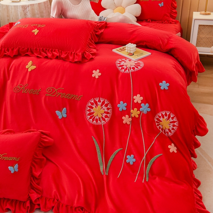 91家纺网 家纺一手货源 找家纺 唐人居 2025新款宝宝绒毛巾绣花边四件套-蒲公英之恋 蒲公英之恋-红