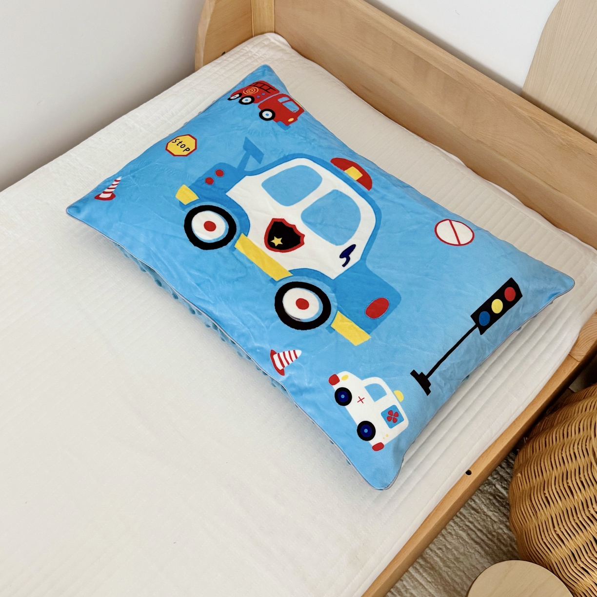 91家纺网 家纺一手货源 找家纺 萌宝家纺 2025新款大版儿童豆豆绒枕套幼儿园安抚枕头枕芯 小汽车