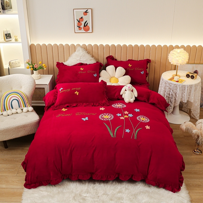 91家纺网 家纺一手货源 找家纺 唐人居 2025新款宝宝绒毛巾绣花边四件套-蒲公英之恋 蒲公英之恋酱红