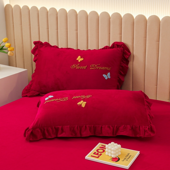 91家纺网 家纺一手货源 找家纺 唐人居 2025新款宝宝绒毛巾绣花边四件套-蒲公英之恋 蒲公英之恋酱红