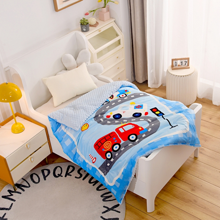 91家纺网 家纺一手货源 找家纺 萌宝家纺 2025新款可拆洗A类儿童豆豆绒大豆冬被儿童婴儿绒春秋被安抚被被子被芯 汽车乐园-蓝