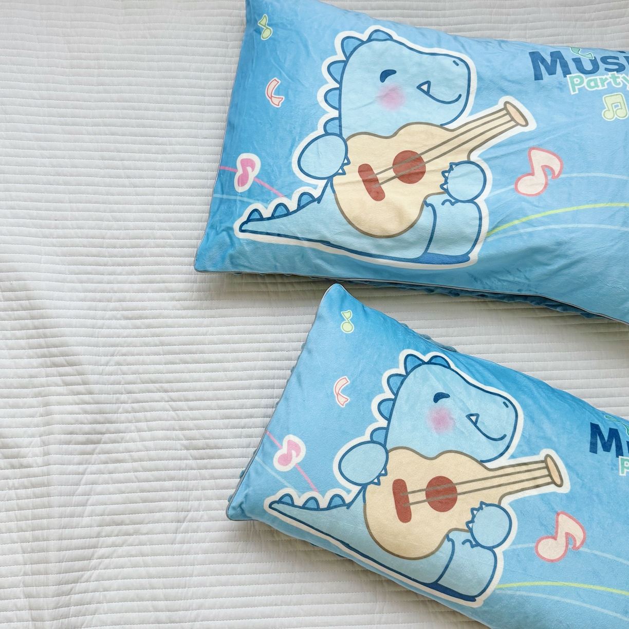 91家纺网 家纺一手货源 找家纺 萌宝家纺 2025新款大版儿童豆豆绒枕套幼儿园安抚枕头枕芯 音乐恐龙