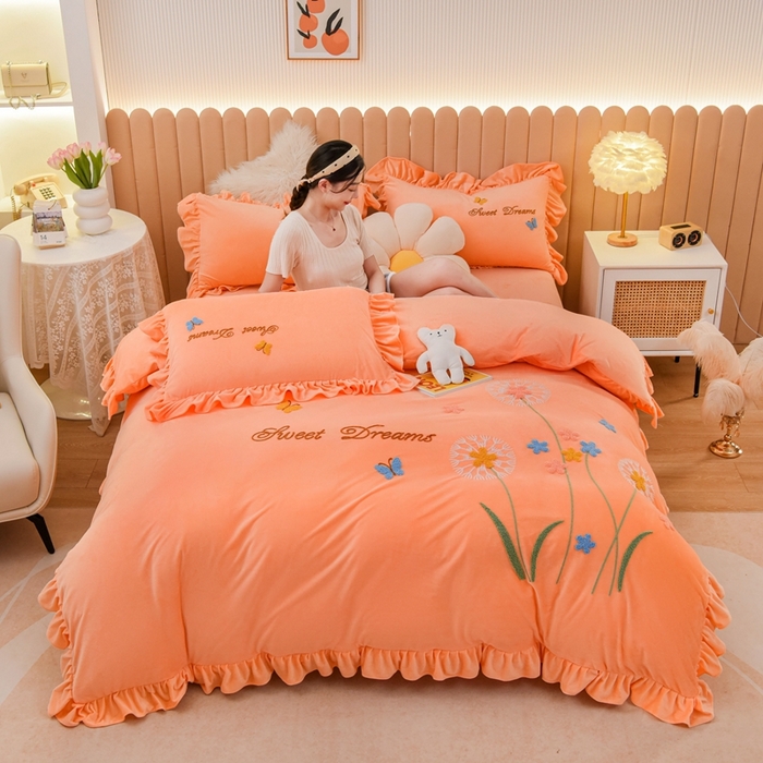 91家纺网 家纺一手货源 找家纺 唐人居 2025新款宝宝绒毛巾绣花边四件套-蒲公英之恋 蒲公英之恋-橘