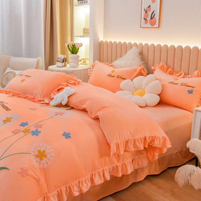 91家纺网 家纺一手货源 找家纺 唐人居 2025新款宝宝绒毛巾绣花边四件套-蒲公英之恋 蒲公英之恋-橘