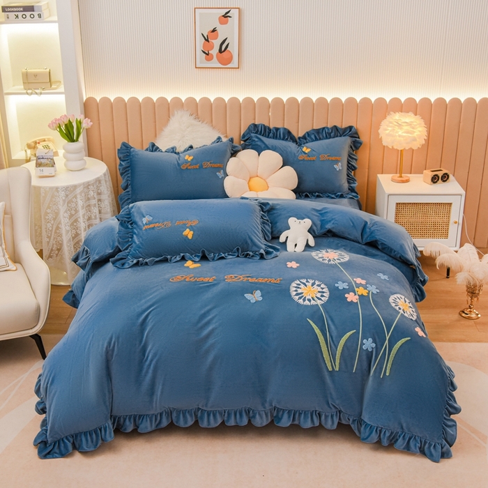 91家纺网 家纺一手货源 找家纺 唐人居 2025新款宝宝绒毛巾绣花边四件套-蒲公英之恋 蒲公英之恋-蓝