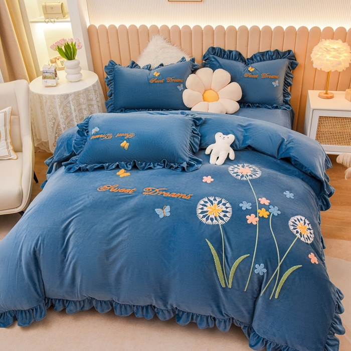 91家纺网 家纺一手货源 找家纺 唐人居 2025新款宝宝绒毛巾绣花边四件套-蒲公英之恋 蒲公英之恋-蓝