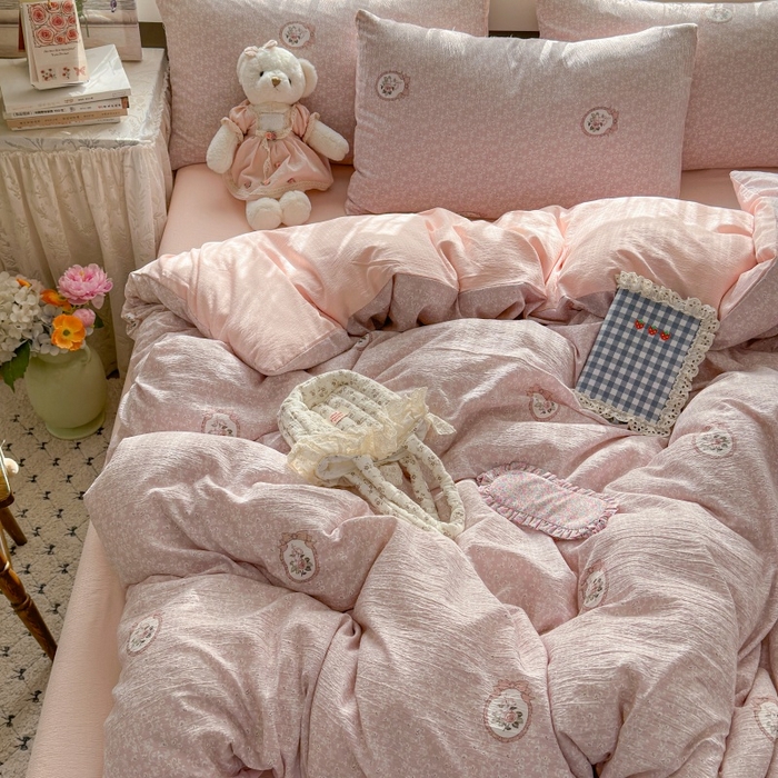 91家纺网 家纺一手货源 找家纺 丽美人家纺 2025新款【全尺寸不断货】高克重木棉提花双层纱四件套 QB赫本-粉