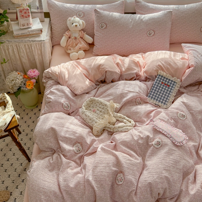 91家纺网 家纺一手货源 找家纺 丽美人家纺 2025新款【全尺寸不断货】高克重木棉提花双层纱四件套 QB赫本-粉