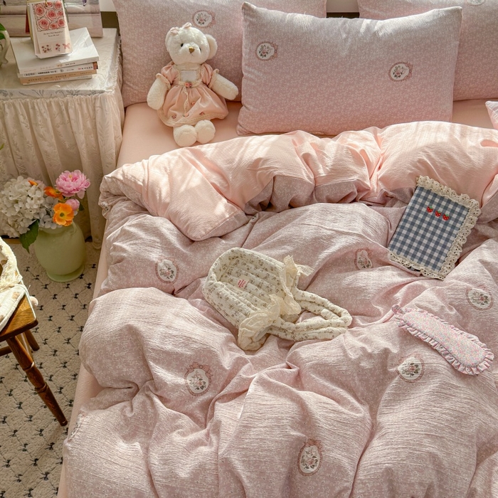91家纺网 家纺一手货源 找家纺 丽美人家纺 2025新款【全尺寸不断货】高克重木棉提花双层纱四件套 QB赫本-粉