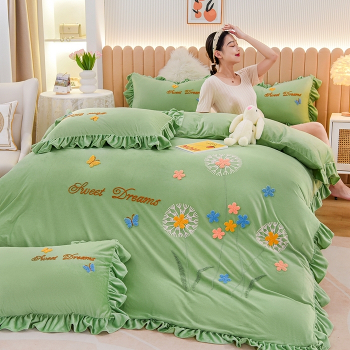 91家纺网 家纺一手货源 找家纺 唐人居 2025新款宝宝绒毛巾绣花边四件套-蒲公英之恋 蒲公英之恋-绿