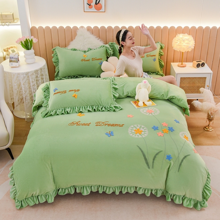 91家纺网 家纺一手货源 找家纺 唐人居 2025新款宝宝绒毛巾绣花边四件套-蒲公英之恋 蒲公英之恋-绿