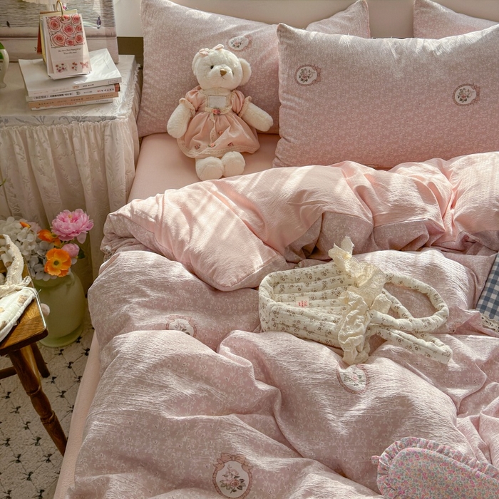 91家纺网 家纺一手货源 找家纺 丽美人家纺 2025新款【全尺寸不断货】高克重木棉提花双层纱四件套 QB赫本-粉