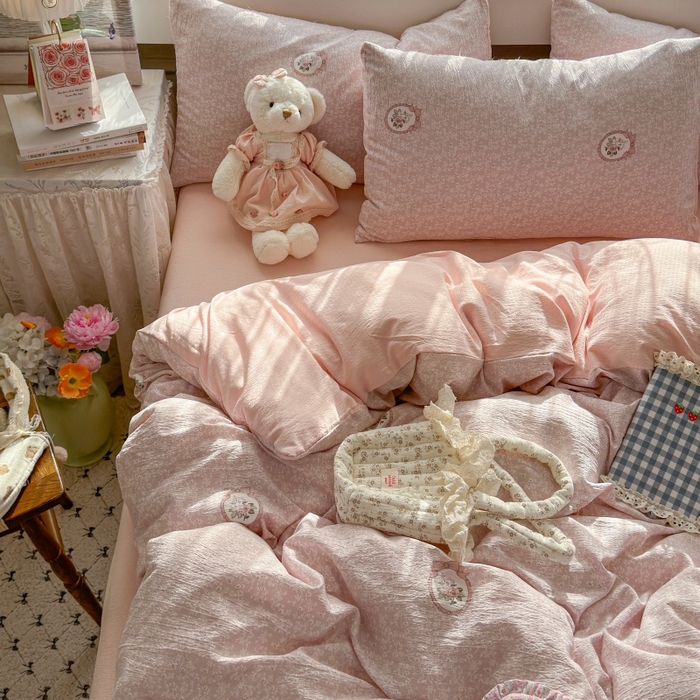 91家纺网 家纺一手货源 找家纺 丽美人家纺 2025新款【全尺寸不断货】高克重木棉提花双层纱四件套 QB赫本-粉