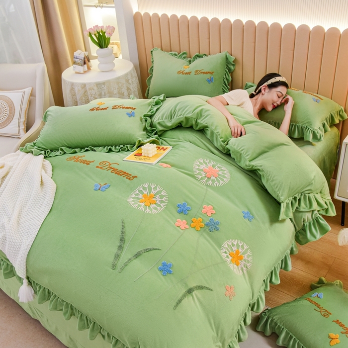 91家纺网 家纺一手货源 找家纺 唐人居 2025新款宝宝绒毛巾绣花边四件套-蒲公英之恋 蒲公英之恋-绿