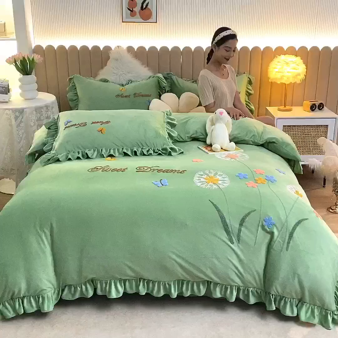 91家纺网 家纺一手货源 找家纺 唐人居 2025新款宝宝绒毛巾绣花边四件套-蒲公英之恋 蒲公英之恋-绿