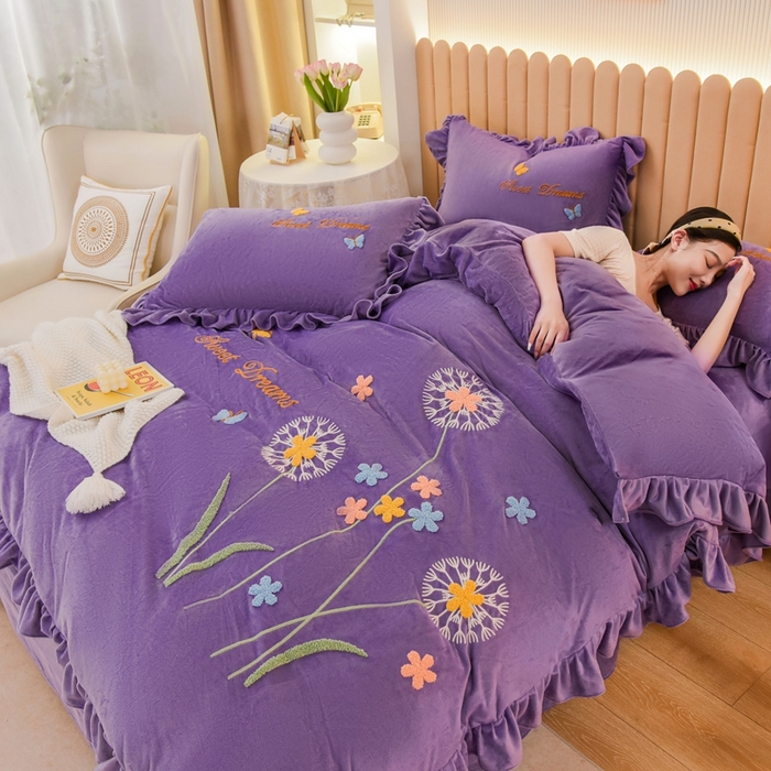 91家纺网 家纺一手货源 找家纺 唐人居 2025新款宝宝绒毛巾绣花边四件套-蒲公英之恋 蒲公英之恋-紫