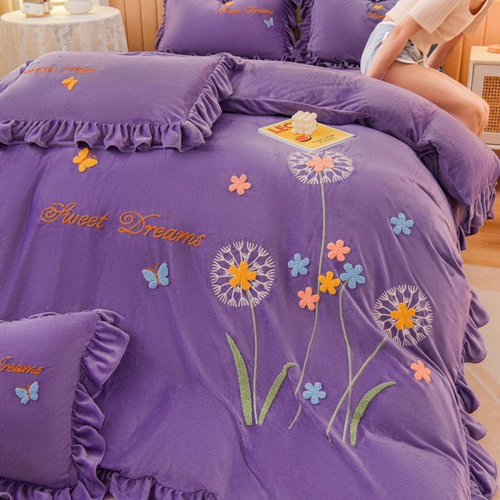 91家纺网 家纺一手货源 找家纺 唐人居 2025新款宝宝绒毛巾绣花边四件套-蒲公英之恋 蒲公英之恋-紫