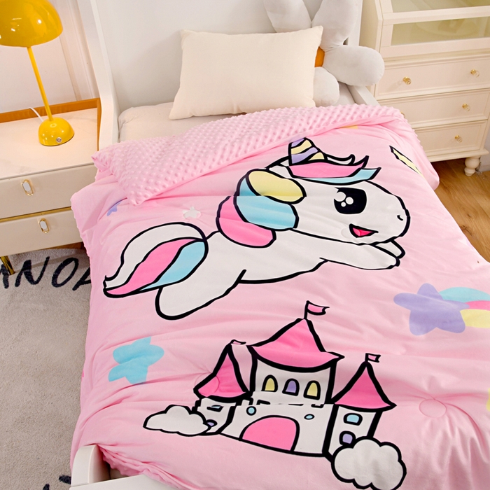 91家纺网 家纺一手货源 找家纺 萌宝家纺 2025新款可拆洗A类儿童豆豆绒大豆冬被儿童婴儿绒春秋被安抚被被子被芯 小马