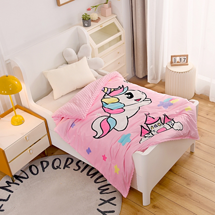 91家纺网 家纺一手货源 找家纺 萌宝家纺 2025新款可拆洗A类儿童豆豆绒大豆冬被儿童婴儿绒春秋被安抚被被子被芯 小马